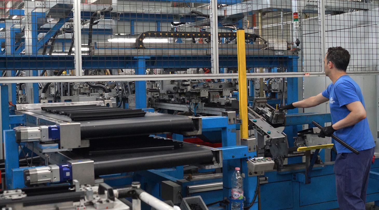 Mand betjener procesanl�g